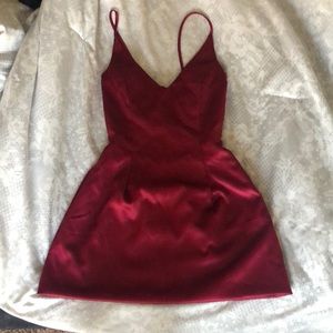 Short cute burgundy dress with pockets